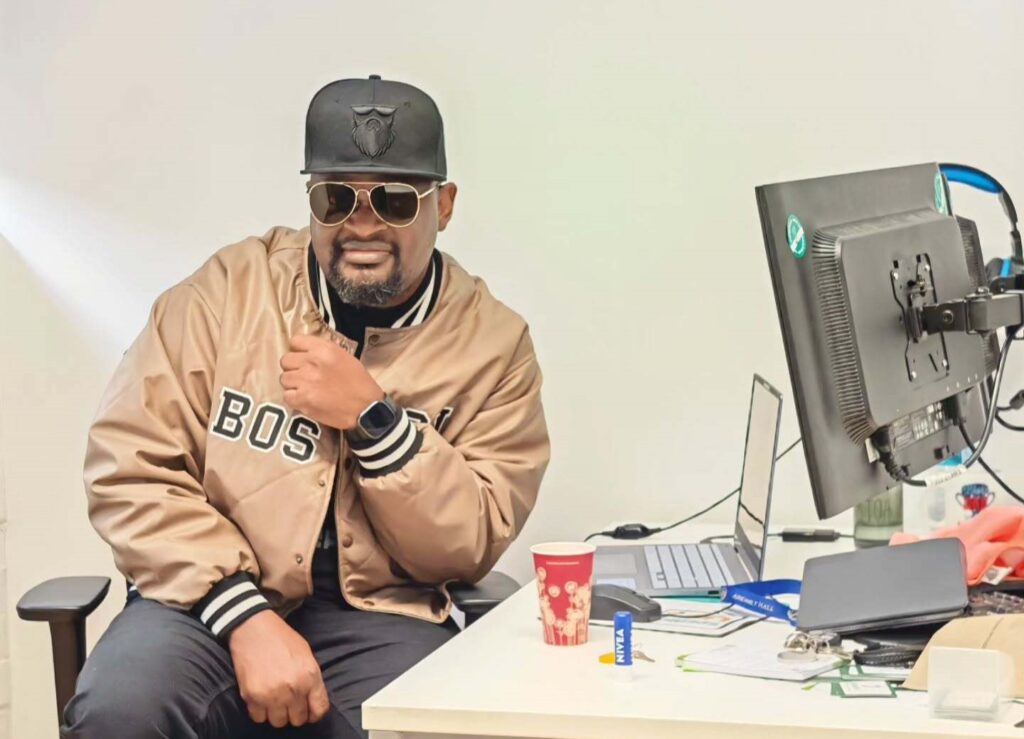 After battling loneliness in the UK, data analyst Ajibola Agbaje created Japaflex, a social app helping newcomers connect and integrate, gaining 1,000 downloads in just three weeks.